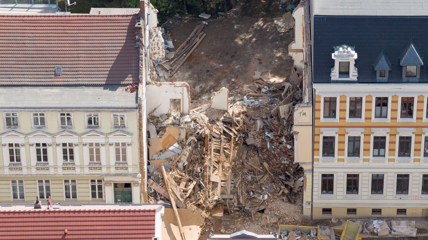18 Häuser mussten nach dem Hauseinsturz von der Gasversorgung abgeschnitten werden - die Hälfte wird nun wieder versorgt. Foto: