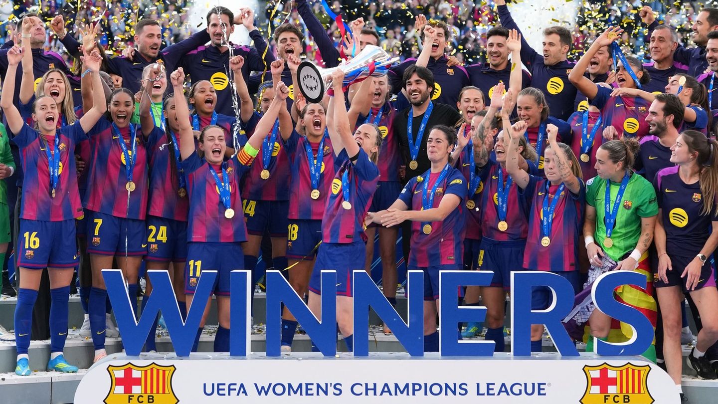 Barcelona Frauen feiern ihren Champions-League-Erfolg in Oslo. Foto: Kirsty Wigglesworth/AP/dpa