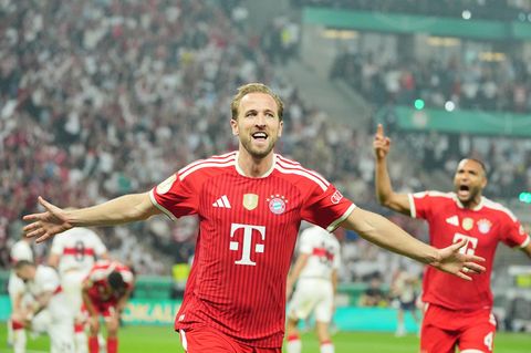 Harry Kane vom FC Bayern jubelt im DFB-Pokal gegen den VfB Stuttgart