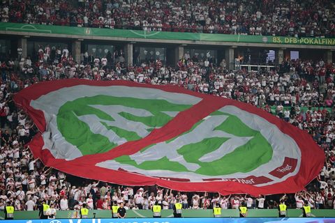 Fans protestieren beim Pokalfinale gegen den DFB. Foto: Sebastian Gollnow/dpa