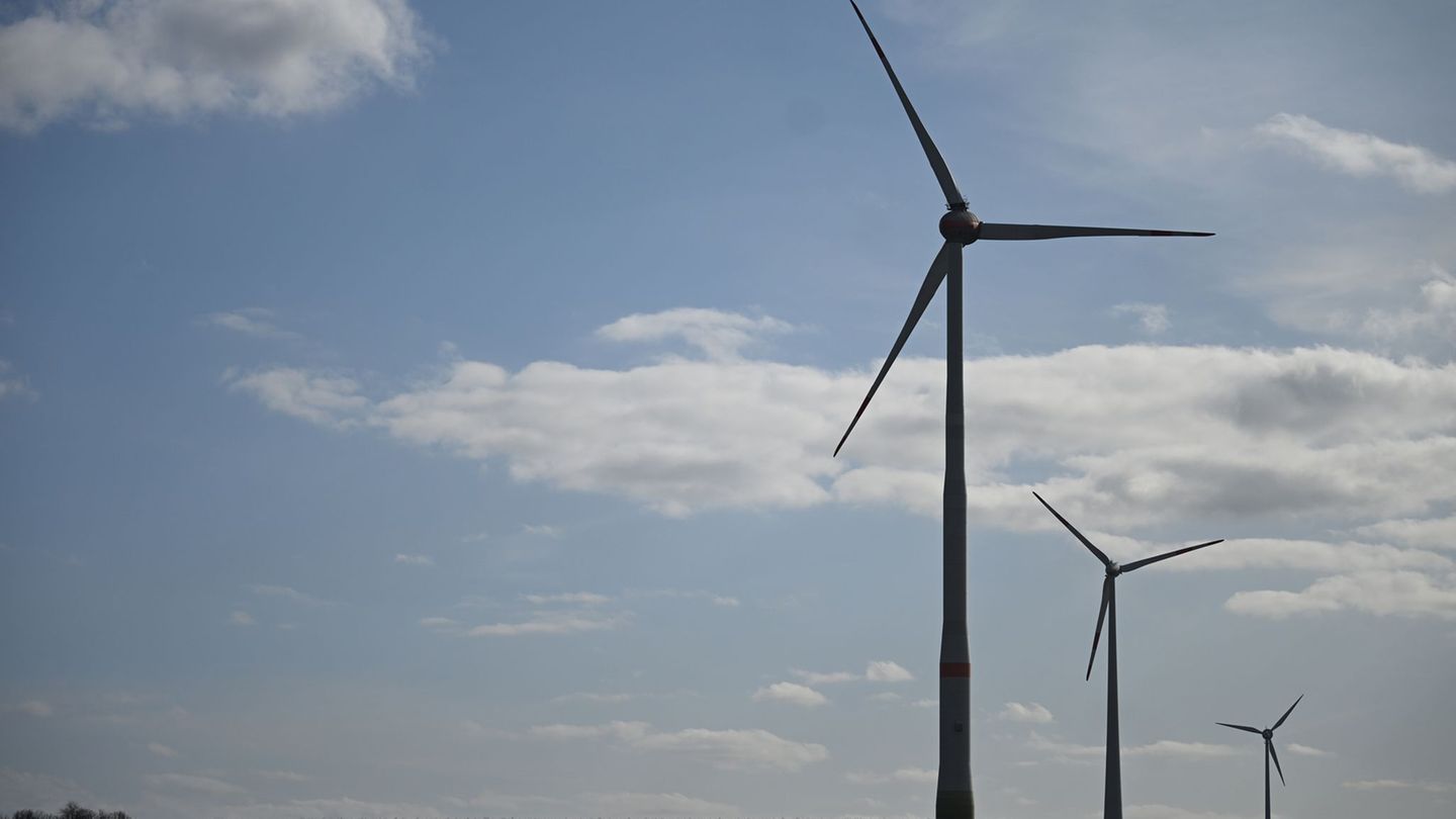 Wie geltende Vorgaben für den Bau und Betrieb von Windkraftanlagen zu bewerten sind, darüber gehen die Meinungen teils deutlich