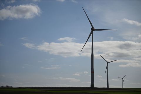 Wie geltende Vorgaben für den Bau und Betrieb von Windkraftanlagen zu bewerten sind, darüber gehen die Meinungen teils deutlich