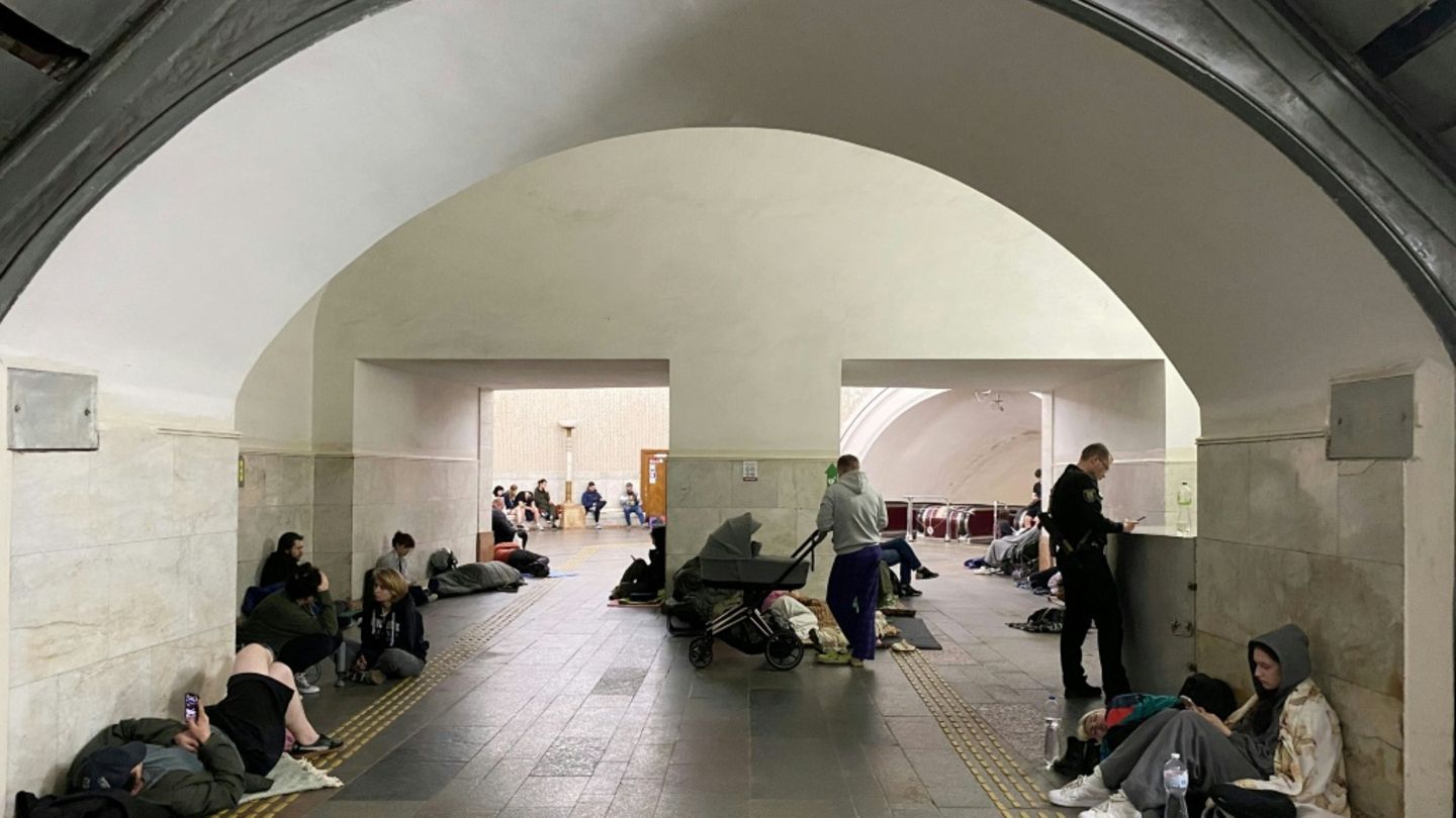 Schutzsuchende in Kiewer Metro-Station