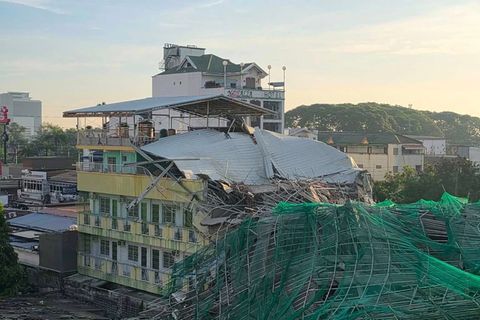 Das eingestürzte Gebäude hat sich noch im Bau befunden. Foto: -/Informationsbüro von Angeles City/XinHua/dpa