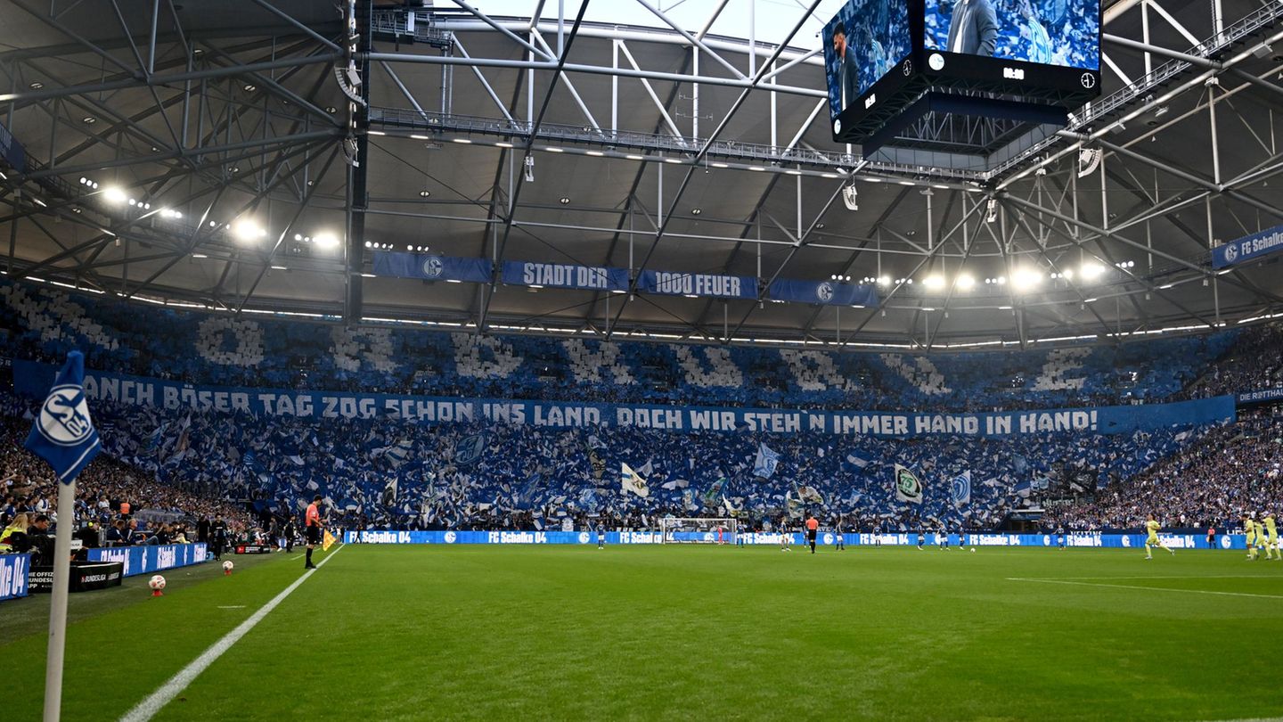 In der Fußball-Arena auf Schalke wird das Eröffnungsspiel der Eishockey-WM 2027 ausgetragen. Foto: Bernd Thissen/dpa