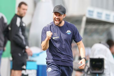 Mit Euphorie in die Bundesliga? Ralf Kettemann will mit Paderborn Großes erreichen. Foto: Daniel Löb/dpa
