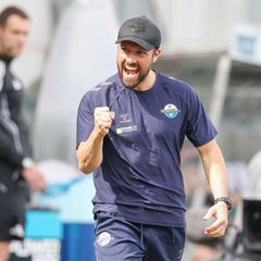 Mit Euphorie in die Bundesliga? Ralf Kettemann will mit Paderborn Großes erreichen. Foto: Daniel Löb/dpa