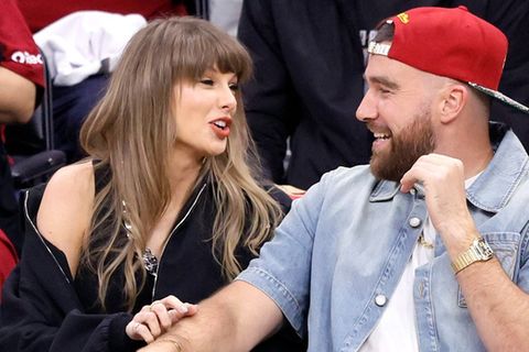 Inniger Auftritt beim NBA-Spiel: Taylor Swift und Travis Kelce genossen den Besuch im Stadion sichtlich.