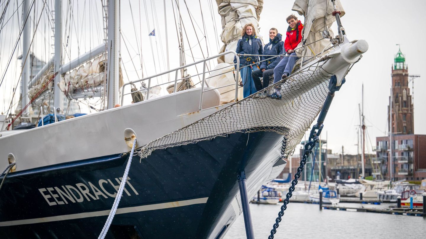 Die 38 Jugendlichen der "High Seas High School" sind nach sieben Monaten auf See wieder in Bremerhaven eingetroffen. (Archivbild