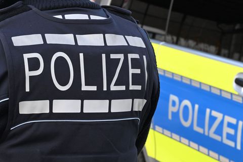Die Polizei nahm zwei Männer fest. (Symbolbild) Foto: Bernd Weißbrod/dpa