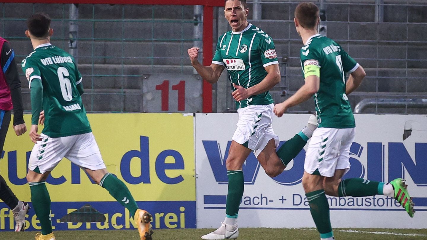 Soufian Benyamina (M), der aktuell in Greifswald unter Vertrag steht, soll zum HFC wechseln. (Archivbild) Foto: Christian Charis
