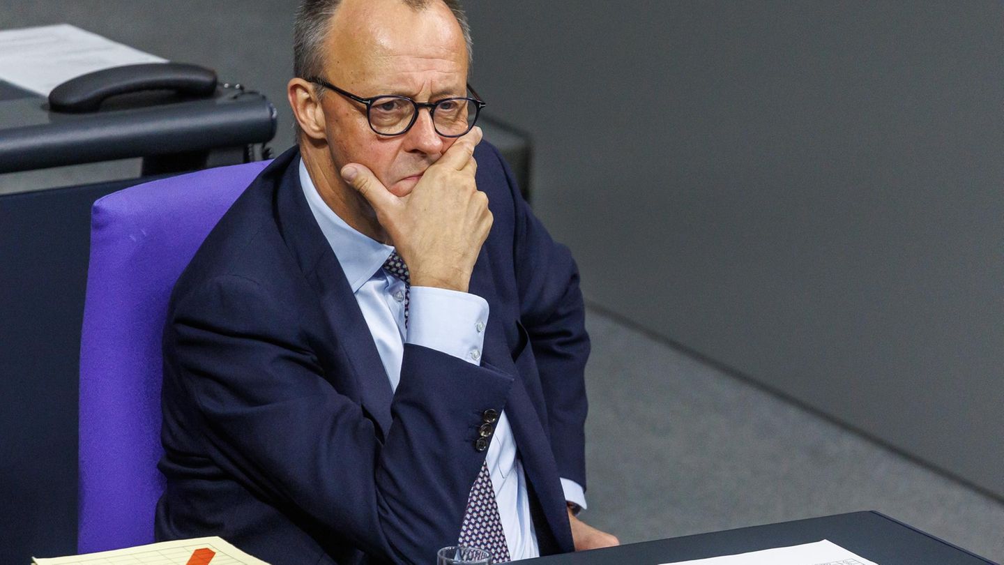 Deutschland stehe weiter fest an der Seite der Ukraine, so der Kanzler.