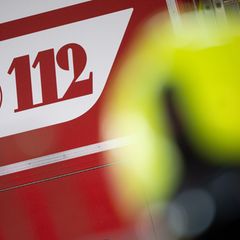 Die Feuerwehr musste am Samstag einen Brand entlang der Bahntrasse bei Trebbin südlich von Berlin löschen - die Bahnstrecke wurd