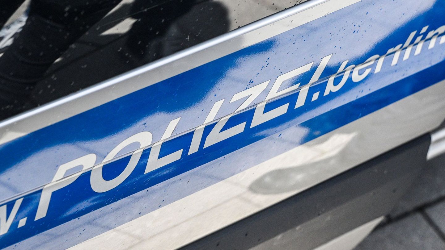 Die Polizei wurde zu einer Neuköllner Bäckerei gerufen. (Symbolbild) Foto: Jens Kalaene/dpa