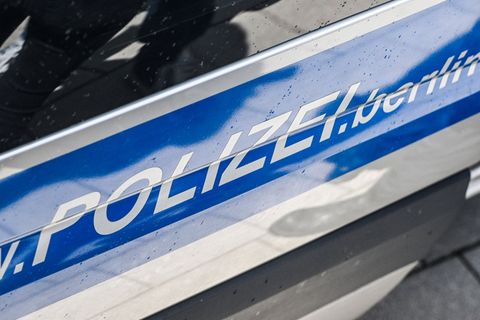 Die Polizei wurde zu einer Neuköllner Bäckerei gerufen. (Symbolbild) Foto: Jens Kalaene/dpa