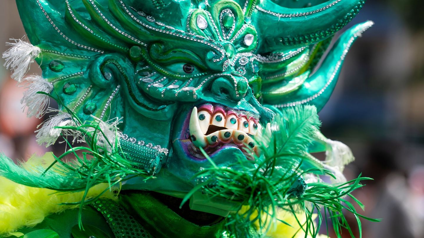 Berlin feiert den Karneval der Kulturen. Foto: Christophe Gateau/dpa