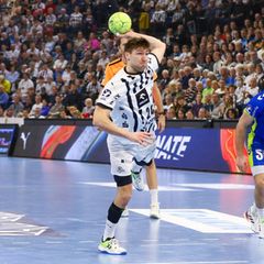 Lukas Zerbe und der THW Kiel spielten beim Bergischen HC. (Archivbild) Foto: Michael Hundt/dpa