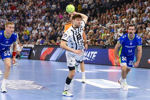 Lukas Zerbe und der THW Kiel spielten beim Bergischen HC. (Archivbild) Foto: Michael Hundt/dpa