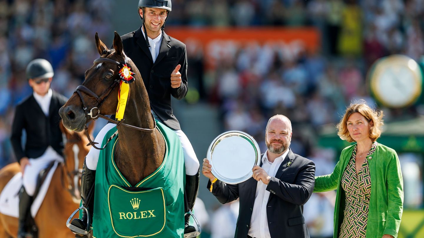Gewann den Großen Preis von Aachen: Richard Vogel. Foto: Stefan Lafrentz/dpa