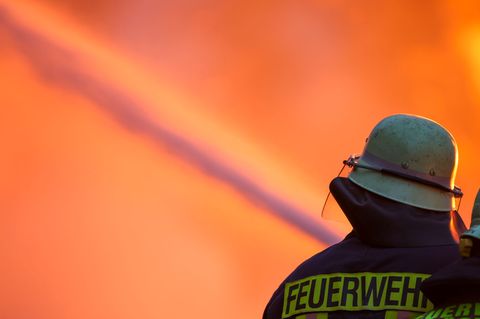 Die Feuerwehr konnte die Flammen schnell löschen. (Symbolbild) Foto: Christoph Reichwein/dpa