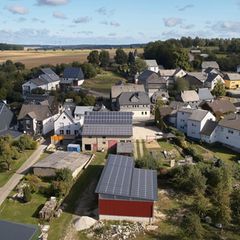 Viele Kommunen können nach Einschätzung der Energieagentur mit Erneuerbaren Geld sparen. (Symbolbild) Foto: Thomas Frey/dpa