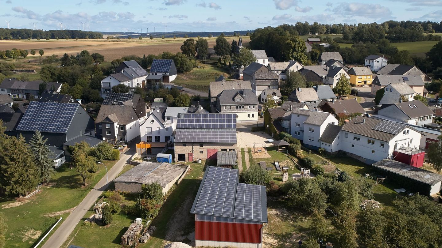 Viele Kommunen können nach Einschätzung der Energieagentur mit Erneuerbaren Geld sparen. (Symbolbild) Foto: Thomas Frey/dpa