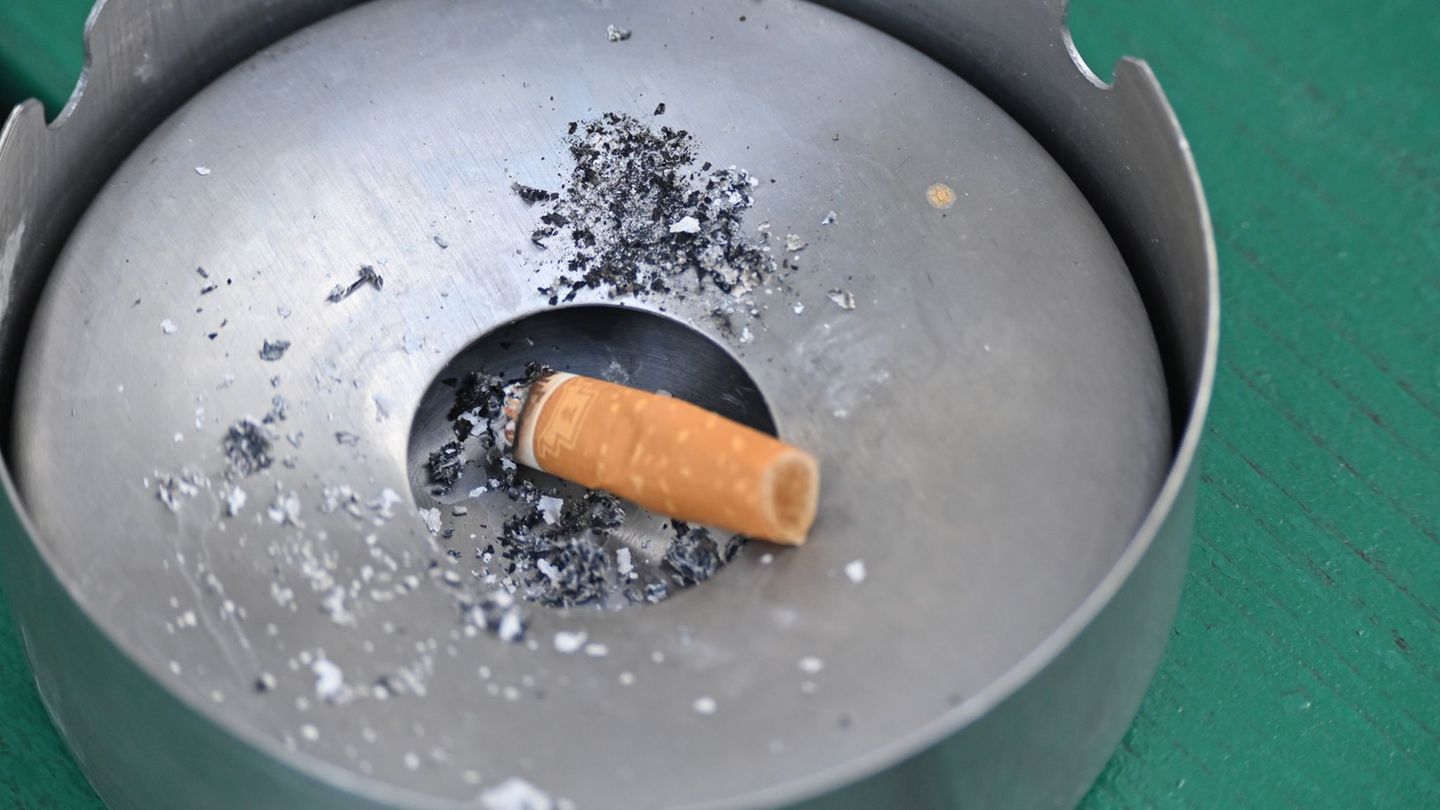 Das neue Gesetz dehnt das Rauchverbot auf weitere Orte aus, an denen häufig Kinder und Jugendliche unterwegs sind. (Symbolbild)