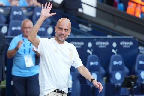Nach zehn Jahren verabschiedete sich Trainer Pep Guardiola bei Manchester City. Foto: Alastair Grant/AP/dpa