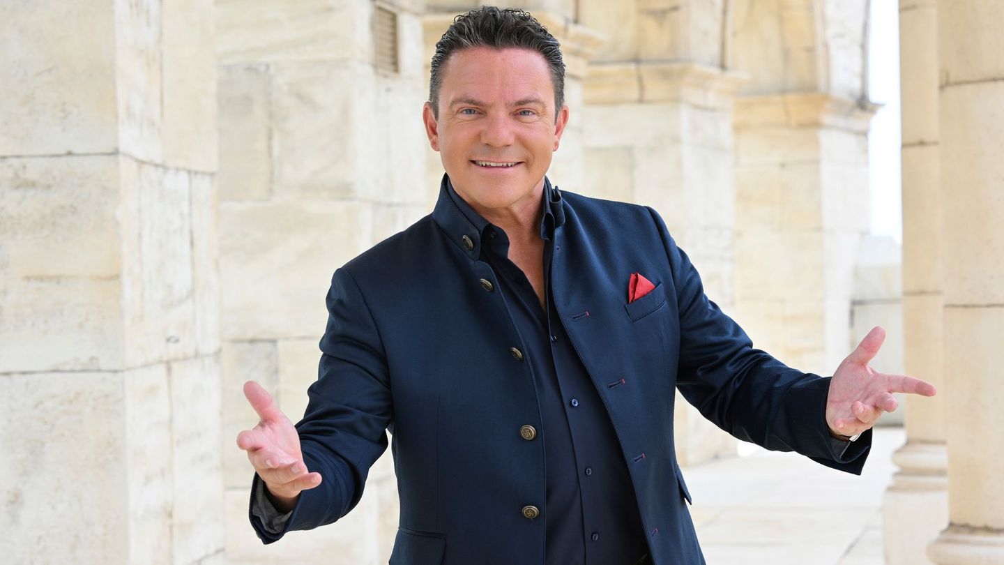 Stefan Mross verabschiedet sich von seiner Musikshow – und dann kommt auch zweimal seine Ex in die Sendung: Stefanie Hertel.