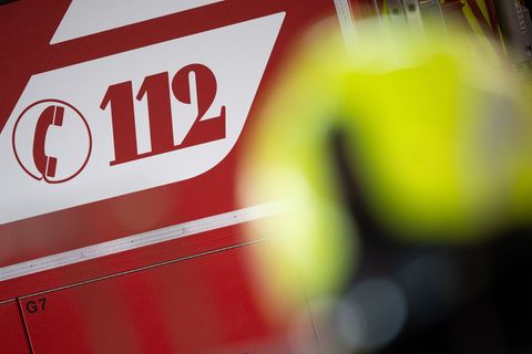 Die Feuerwehr findet nach einer Benachrichtigung erst nicht den Einsatz. Bis ihnen das Verhalten einer Frau merkwürdig vorkommt.