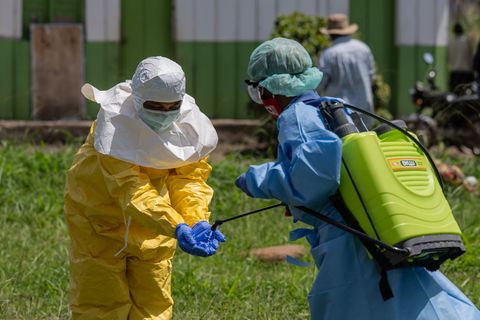 Nach dem Ebolaausbruch im Kongo und in Uganda gibt es bereits mehr als 900 Verdachtsfälle vor allem in der Demokratischen Republ