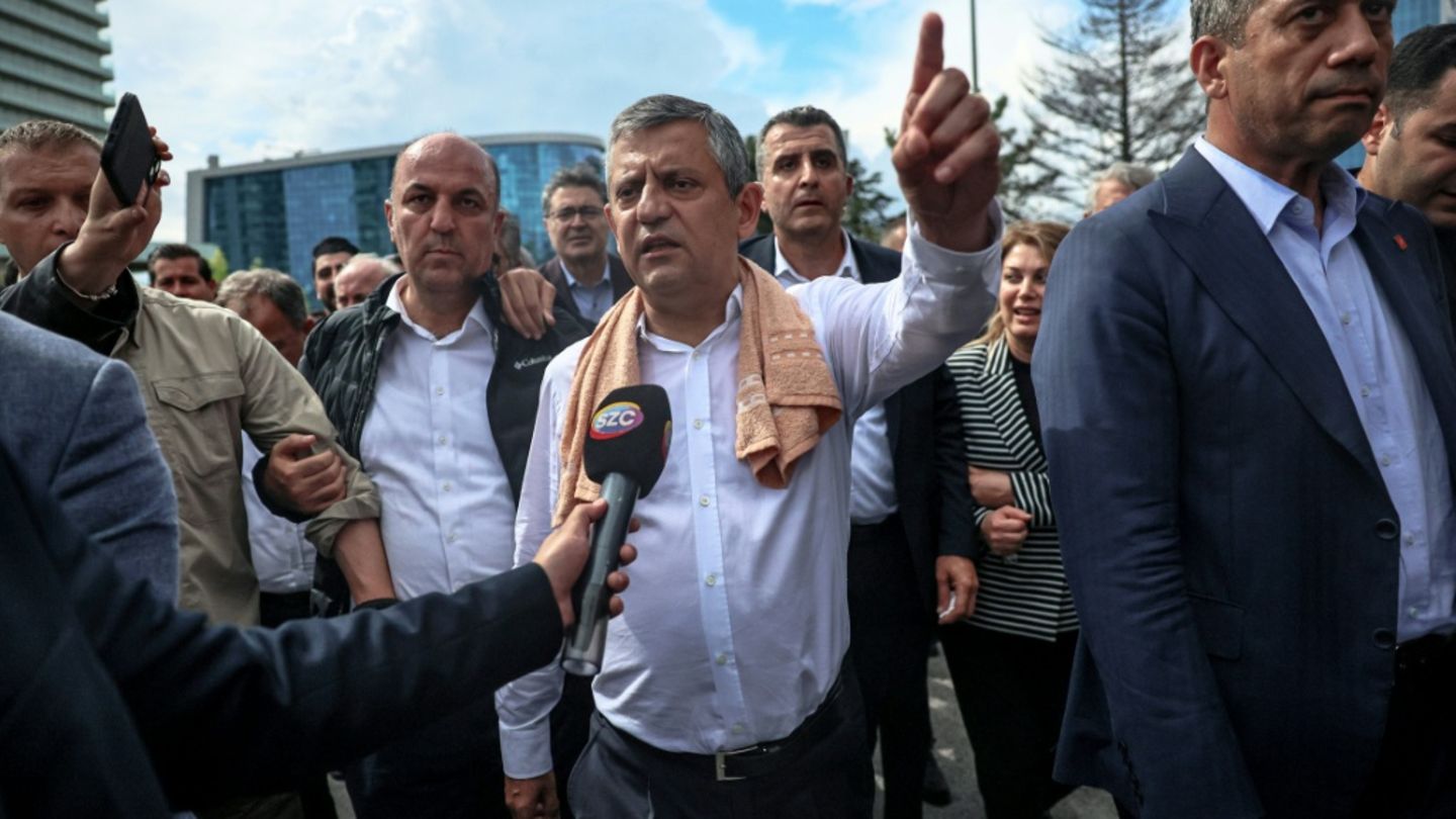 Özel mit Anhängern in Ankara