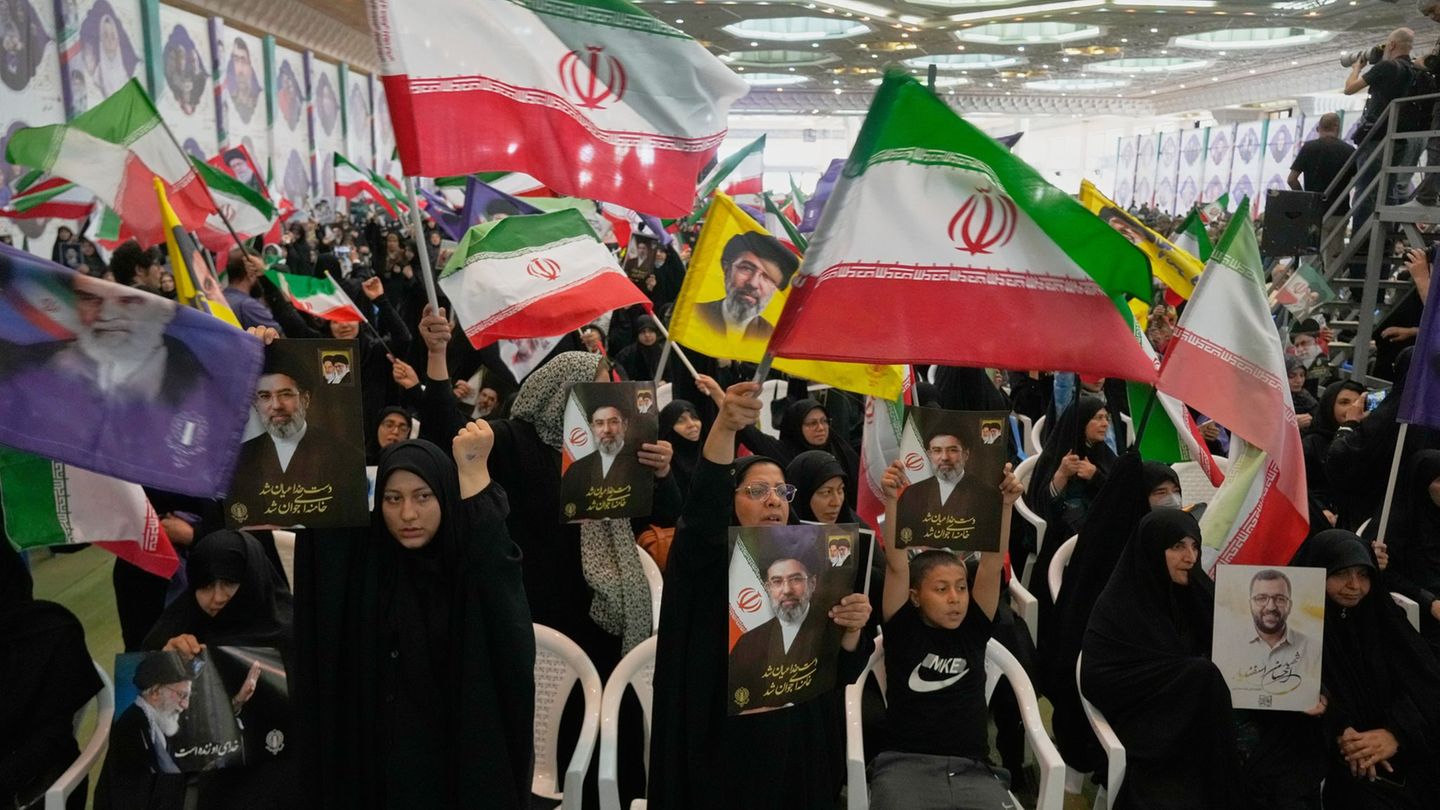 Die Verhandlungen um ein Ende des Iran-Kriegs gehen weiter. (Symbolbild) Foto: Vahid Salemi/AP/dpa
