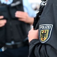 Die Bundespolizei in Kiel konnte zwei per Haftbefehl gesuchte Männer festnehmen. (Symbolbild) Foto: Sven Hoppe/dpa