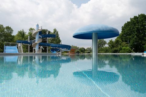 Bei sommerlichen Temperaturen kommen mehrere Menschen bei Badeunfällen ums Leben. (Archivbild) Foto: Sebastian Gollnow/dpa