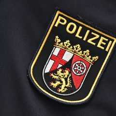 Die Polizei ermittelt noch zum genauen Hergang des Streits. (Symbolbild) Foto: Arne Dedert/dpa