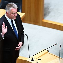 Vor gut einer Woche wurde Gordon Schnieder vereidigt. (Archivbild) Foto: Jennifer Brückner/dpa