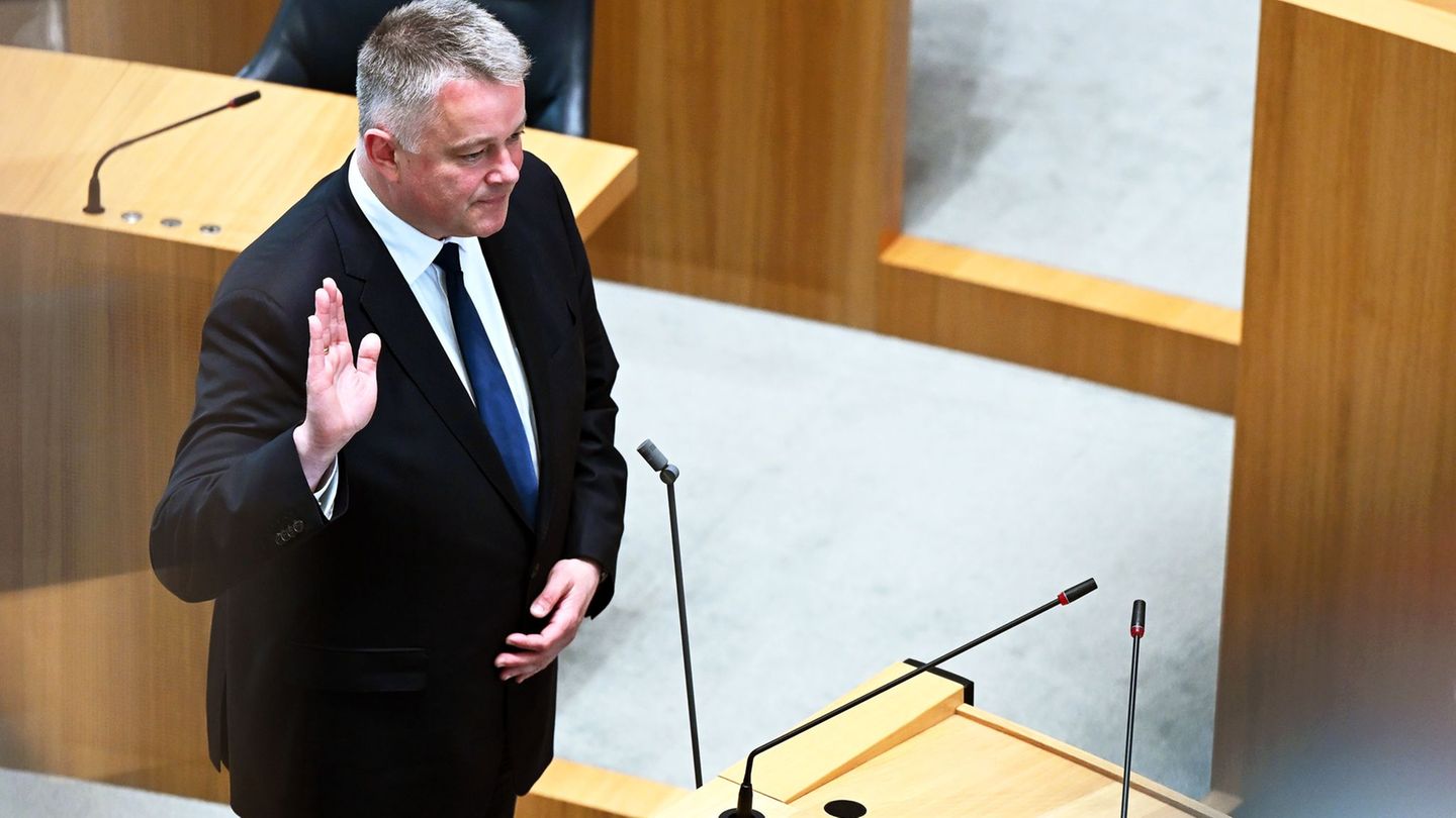 Vor gut einer Woche wurde Gordon Schnieder vereidigt. (Archivbild) Foto: Jennifer Brückner/dpa