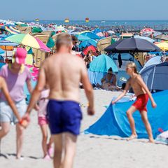 Bei Reisen von Eltern oder Großeltern mit Kindern steht Schleswig-Holstein hoch im Kurs. (Archivbild) Foto: Markus Scholz/dpa