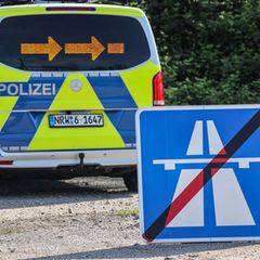 Ab Freitag wird die A1 bei Kamen bis Montag für Sanierungsarbeiten in Richtung Köln gesperrt. (Symbolbild) Foto: Oliver Berg/dpa