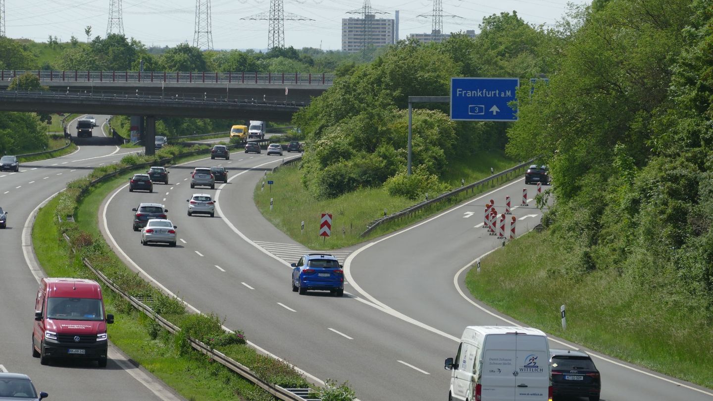 Blick auf die Verbindung von der A560 auf die A3 im Autobahnkreuz Bonn/Siegburg. Foto: Marius Fuhrmann/dpa