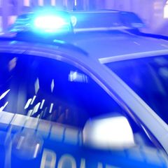 Der Fahrer des Lkws blieb unverletzt. (Symbolbild) Foto: Carsten Rehder/dpa