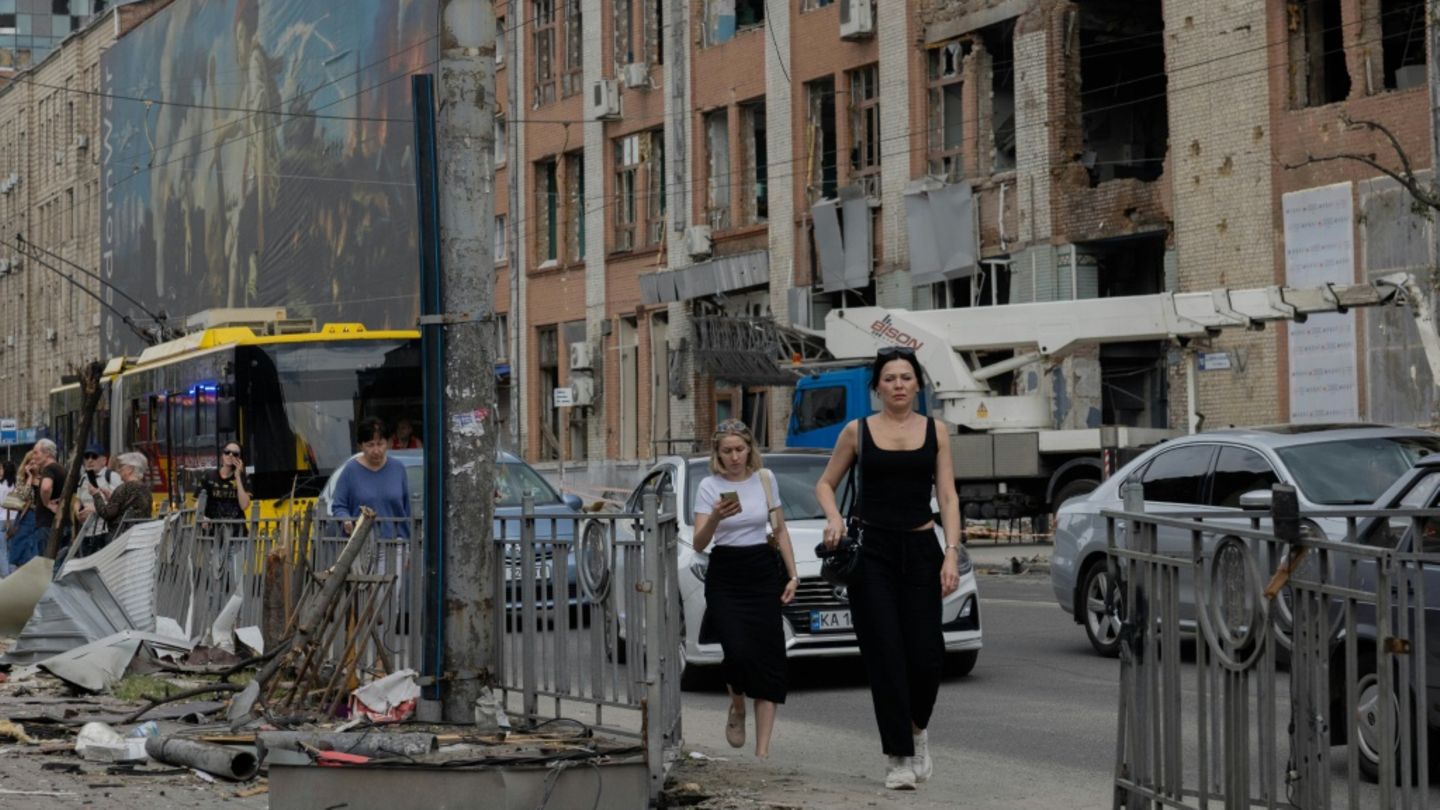 Zerstörung in Kiew nach russischen Angriffen