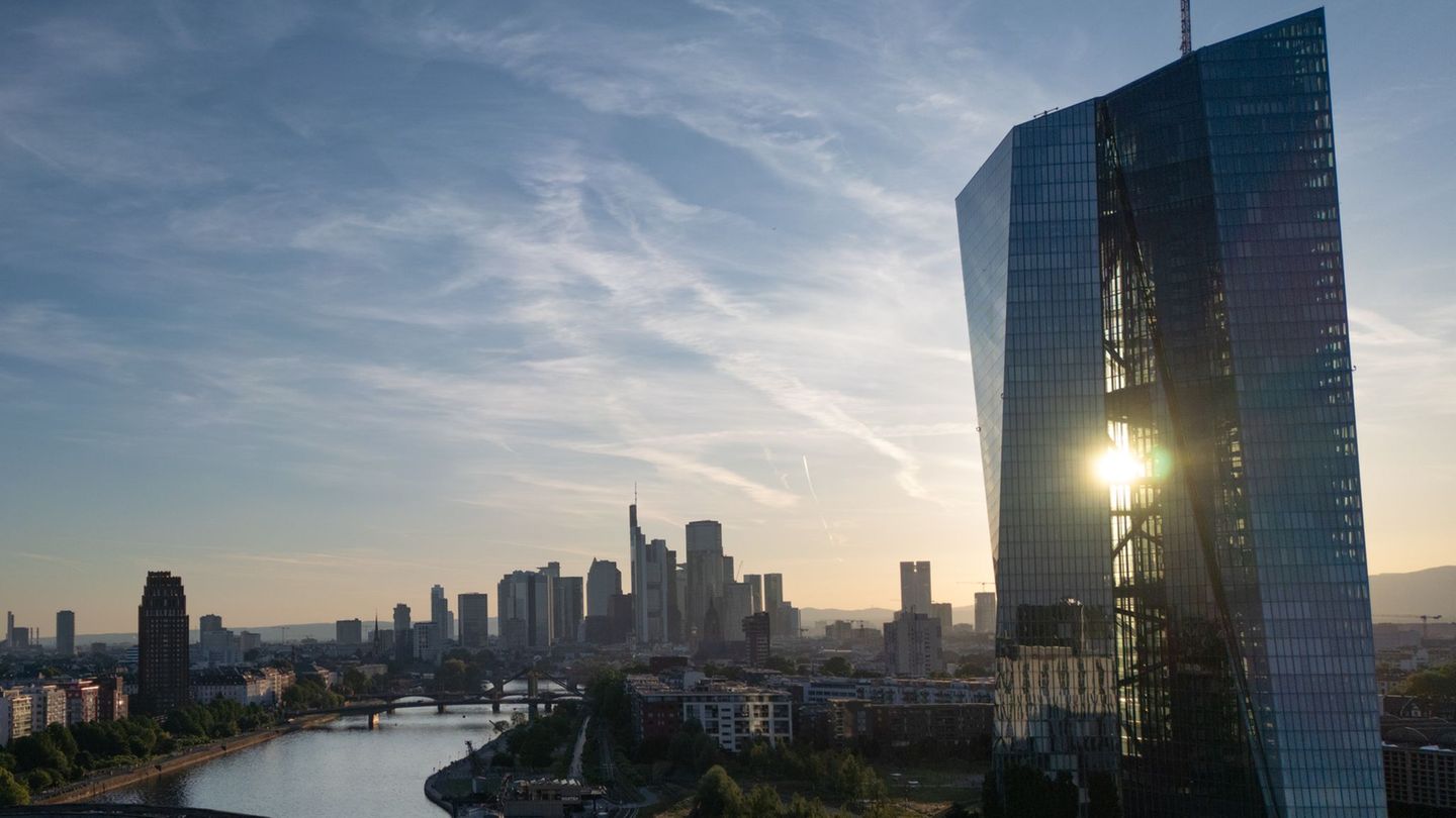 In Frankfurt am Main wurden am Pfingstwochenende unter anderem die höchsten Temperaturen in Hessen gemessen. Foto: Boris Roessle