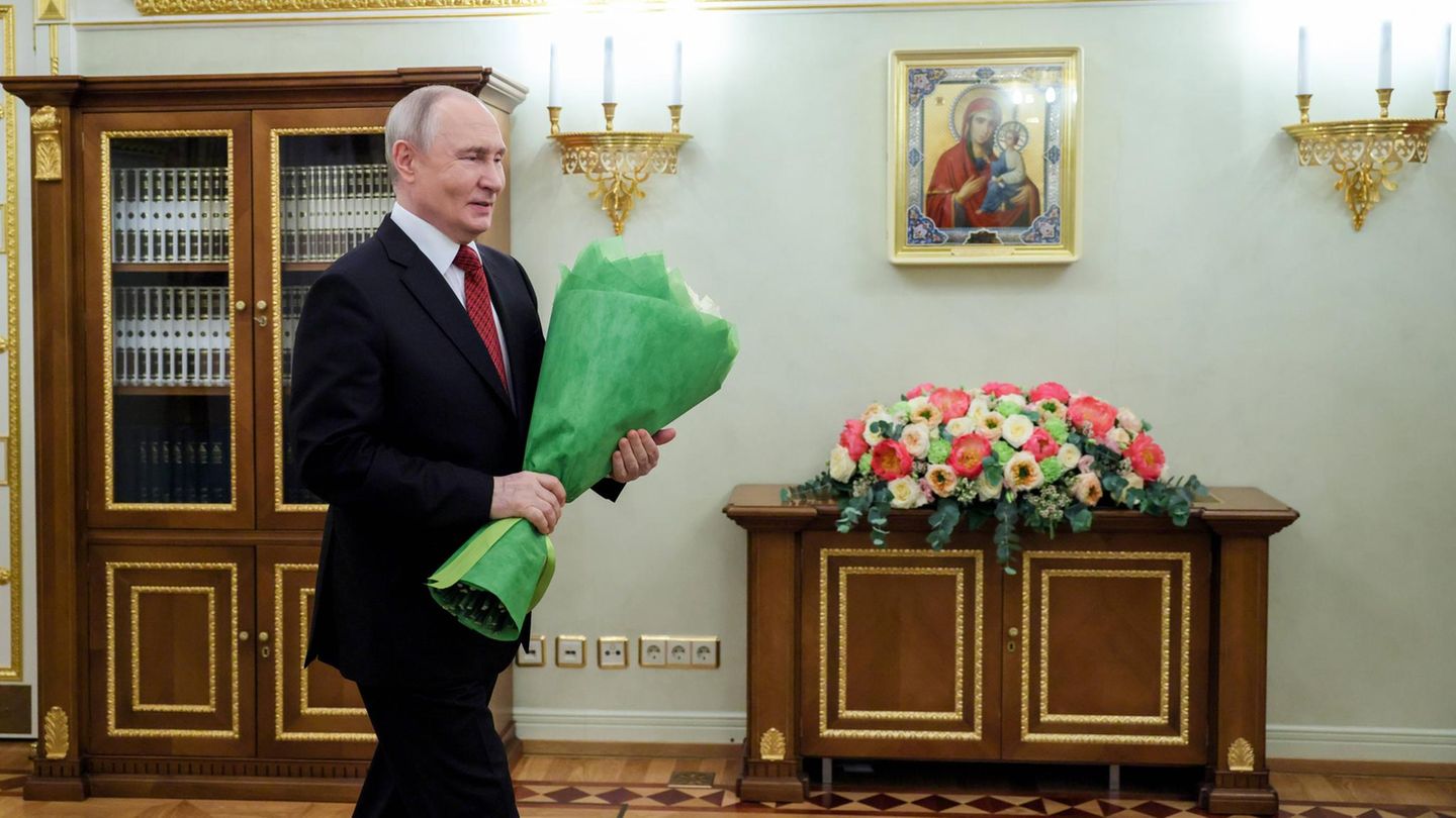 Kreml Blumen Soldaten Ukraine
