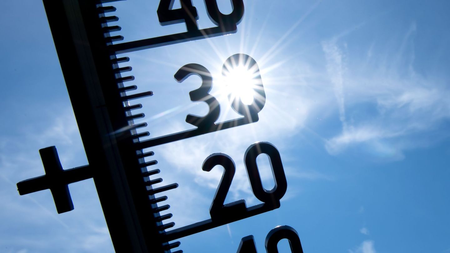 In Berlin und Brandenburg sind Temperaturen von 30 Grad und mehr möglich. (Symbolbild) Foto: Sven Hoppe/dpa