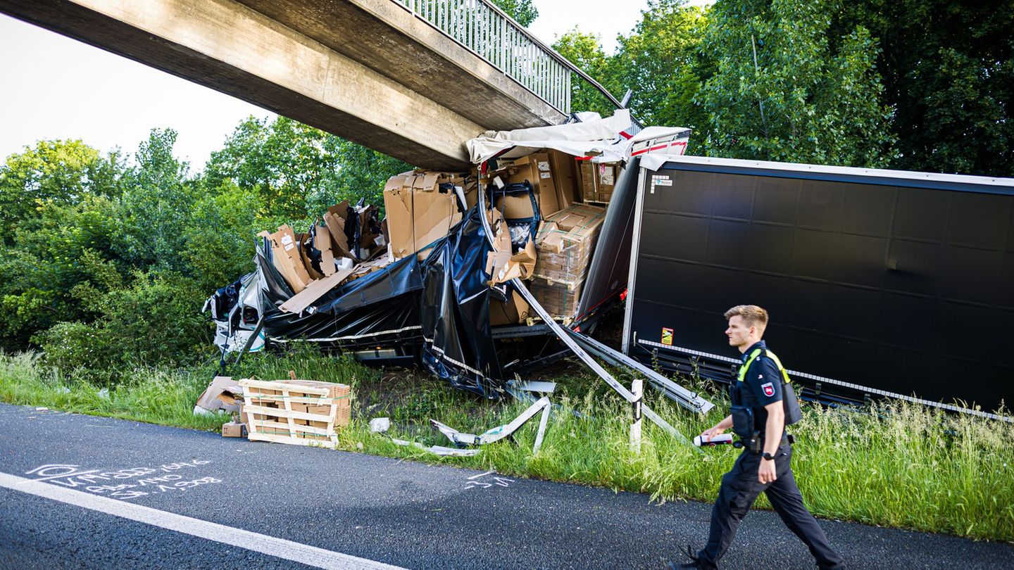 Unfälle: Zwei Tote bei Lkw-Unfall auf der A2 – Strecke gesperrt
