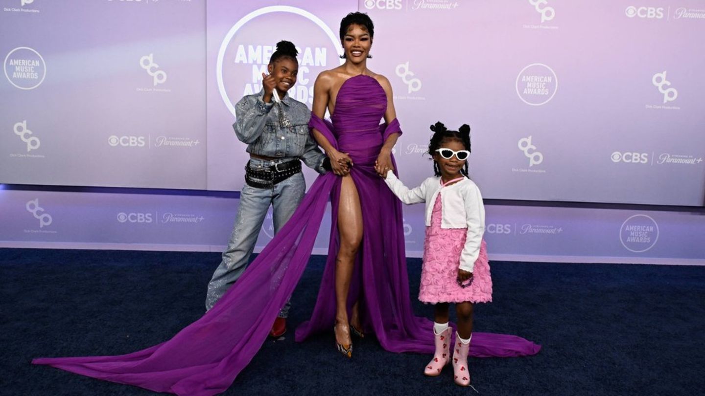 Teyana Taylor brachte ihre Töchter Iman (l.) und Rue Rose mit auf den Teppich in der MGM Grand Garden Arena in Las Vegas.