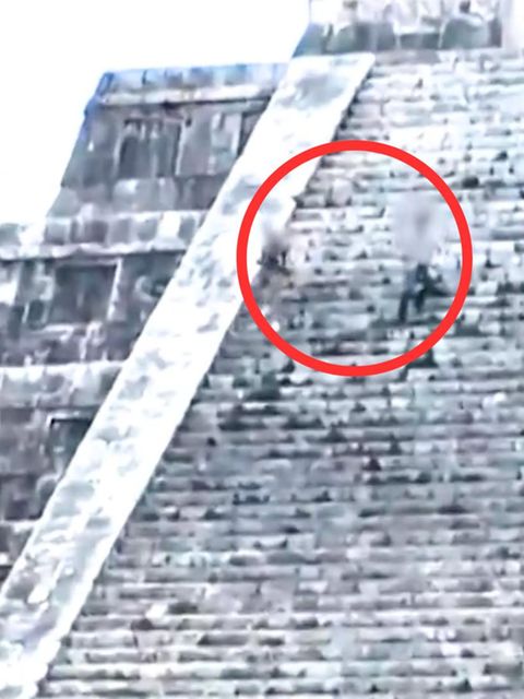 Touristen besteigen 1000 Jahre alte Maya-Pyramide