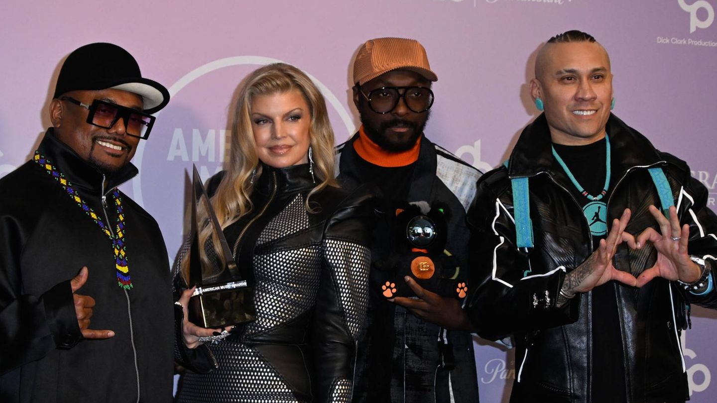 … tauchten die Black Eyed Peas auf. Die Band rund um Sängerin Fergie feierte in den 2000ern ihre größten Erfolge. Vor 16 Jahren war ihr Hit „Rock Your Body“ erschienen und der wurde nun zum Besten Throwback-Song gewählt.